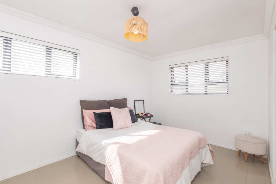6 Bedroom Property for Sale in Jakarandas Western Cape